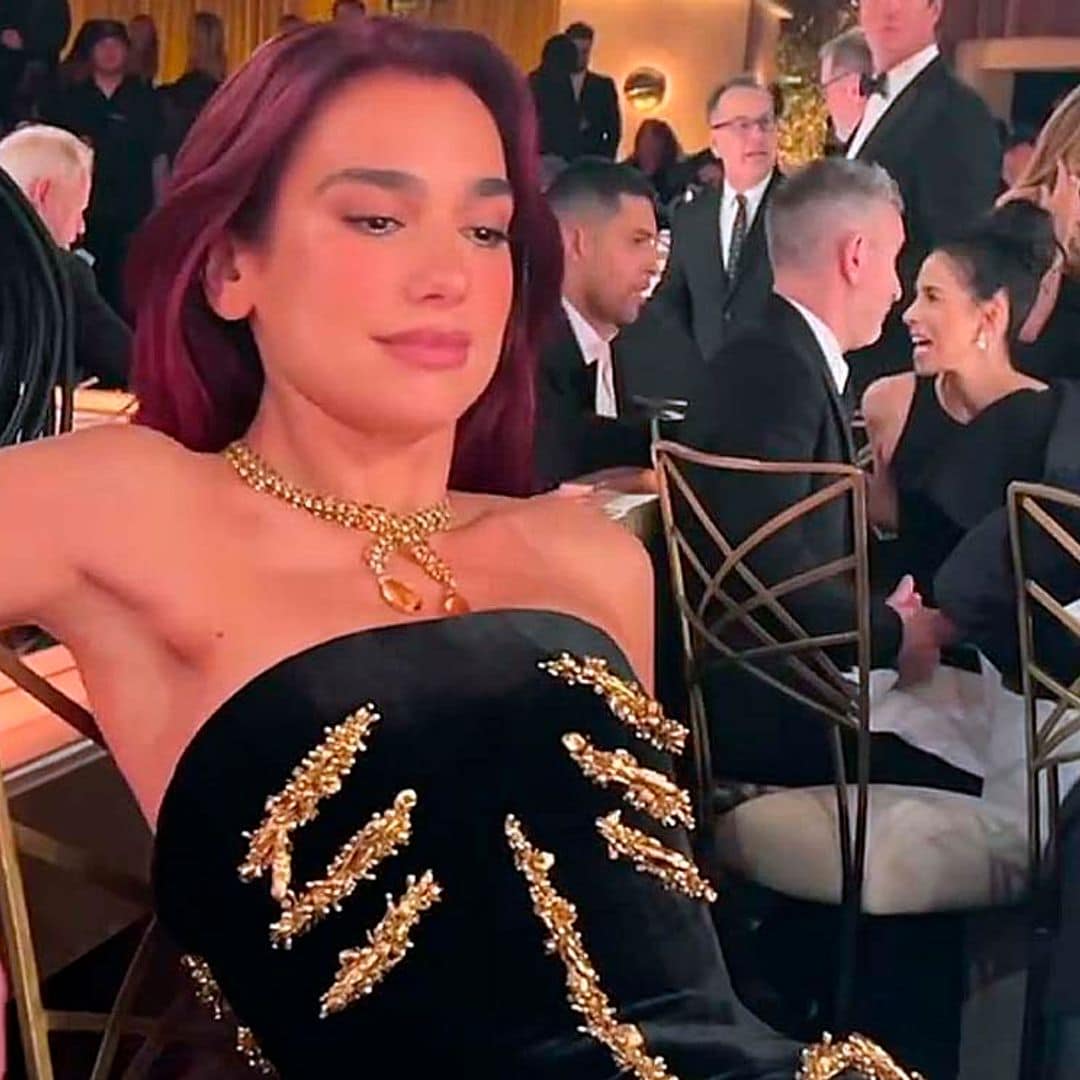 Dua Lipa comparte el incómodo momento que le provocó su ajustado vestido a la hora de sentarse