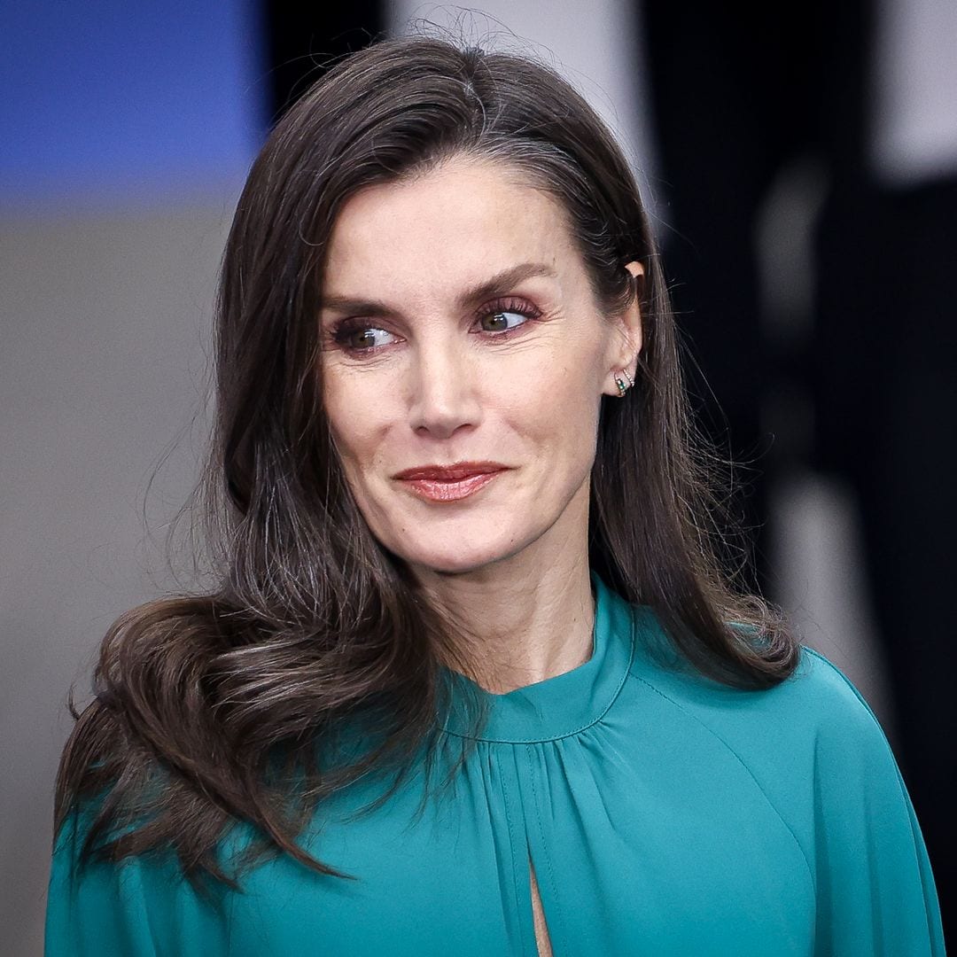 La reina Letizia y su fórmula infalible para repetir 'outfits' sin perder estilo