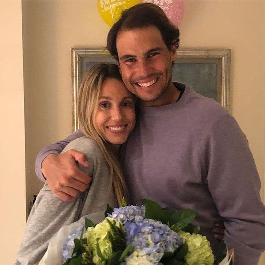 Flores, globos y su inseparable hermano Rafa: así celebra Maribel Nadal sus 30 años