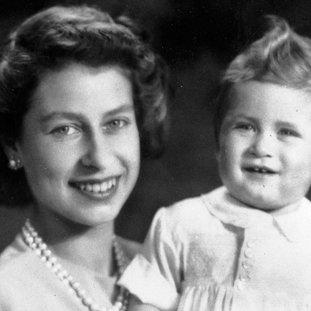 Cómo fue la llegada al mundo de Carlos III hace 75 años, en palabras de la Reina Isabel