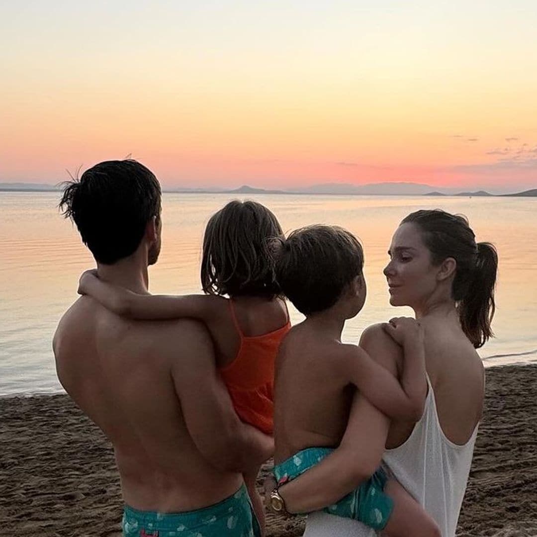 Natalia Sánchez y Marc Clotet, vacaciones en familia entre barbacoas, atardeceres y 'paddle surf'