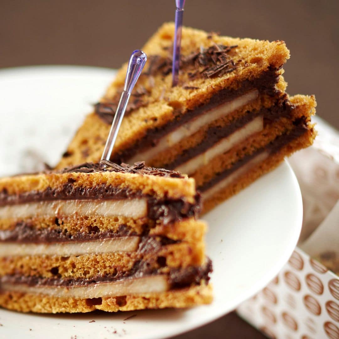 Sándwich de pan de jengibre, pera y crema de chocolate