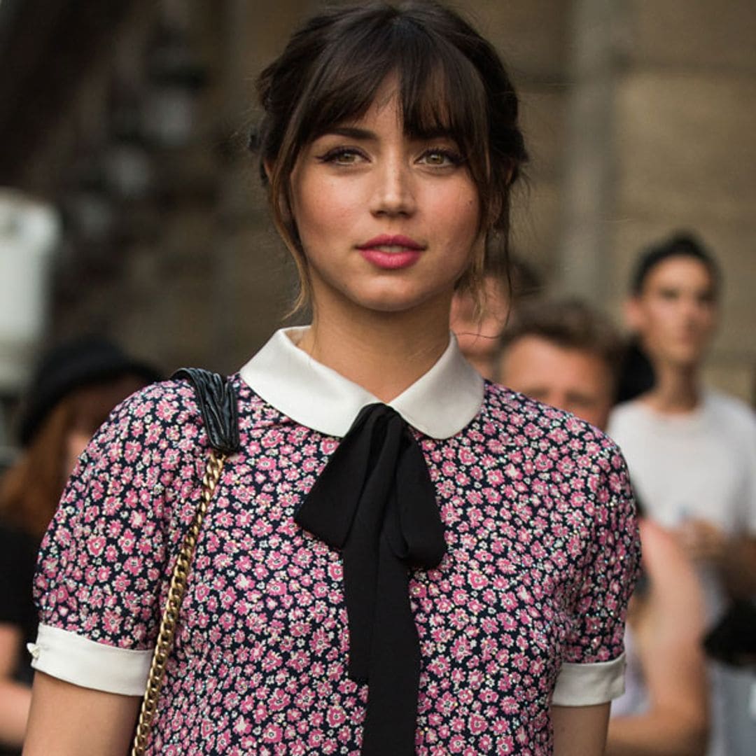 De sus minivestidos a los vaqueros de tendencia: las prendas clave del armario de Ana de Armas