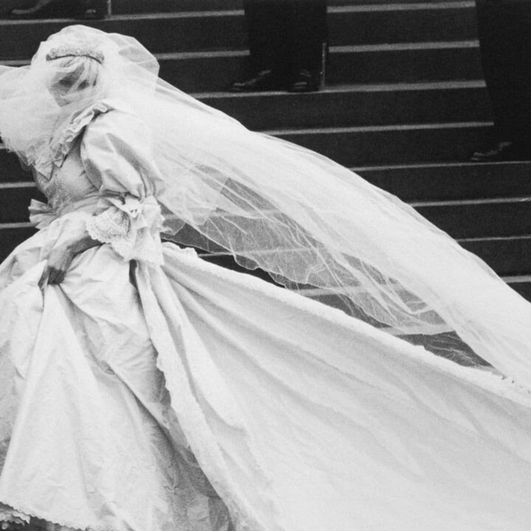 Las pruebas, los bocetos... David Emanuel explica cómo fue crear el vestido de novia de Diana de Gales