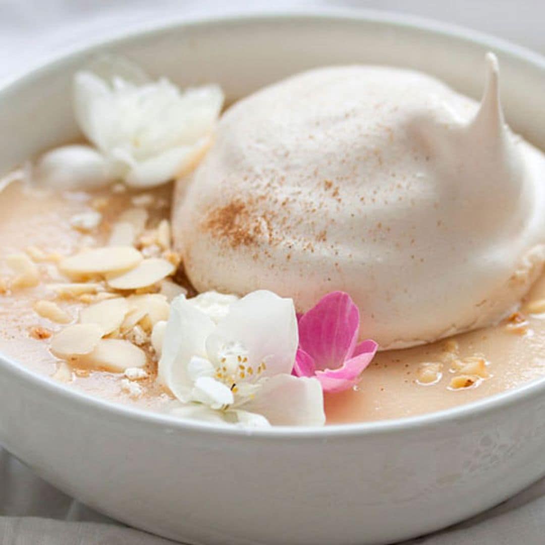 Sopa de turrón con almendras