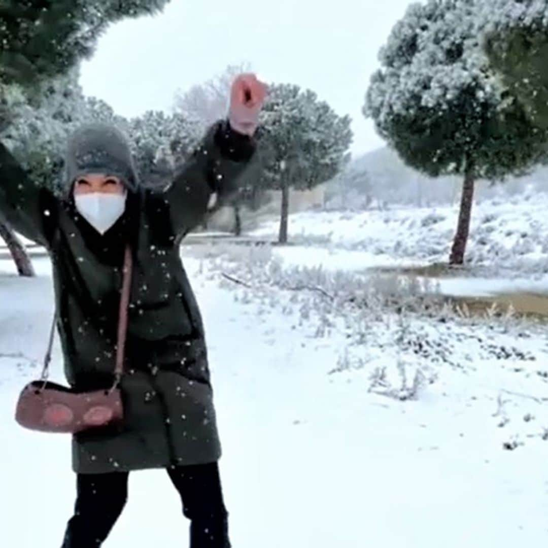 ¡Saltando y bailando como una niña sobre la nieve! Lydia Bosch celebra la vida tras su año más difícil