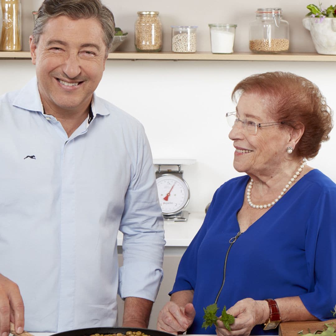 Así es el (precioso) homenaje de Joan Roca a su madre, página a página