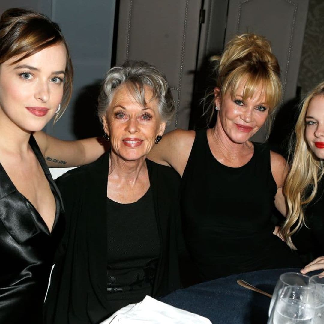 ¡Tres generaciones de estrellas! Melanie Griffith, orgullosa de su madre y de sus dos hijas