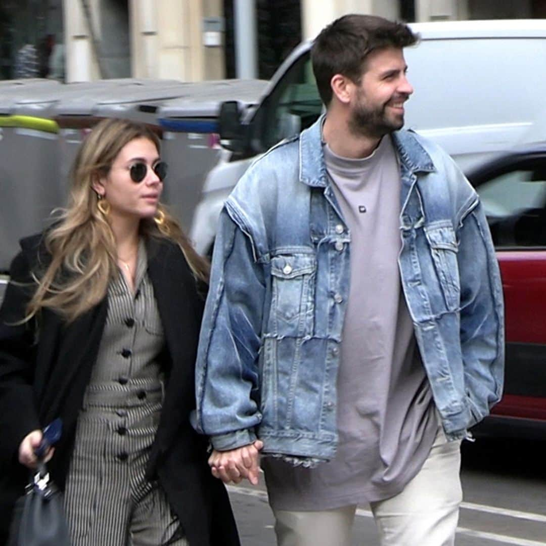 Piqué y Clara Chía, de la mano y sin parar de sonreír por las calles de Barcelona