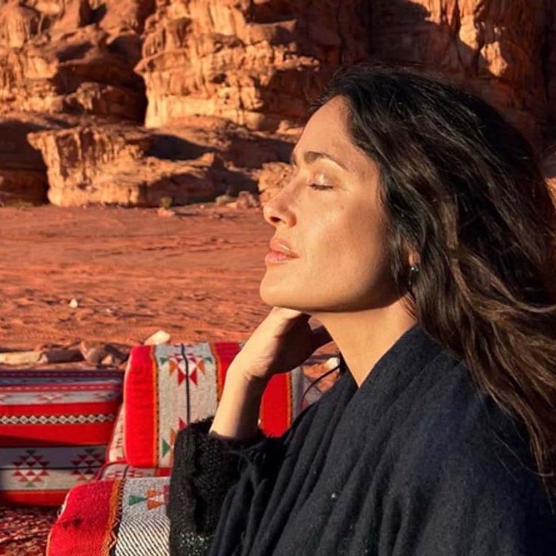 Las imágenes más espectaculares de Salma Hayek y su marido en Jordania limpiando el fondo marino