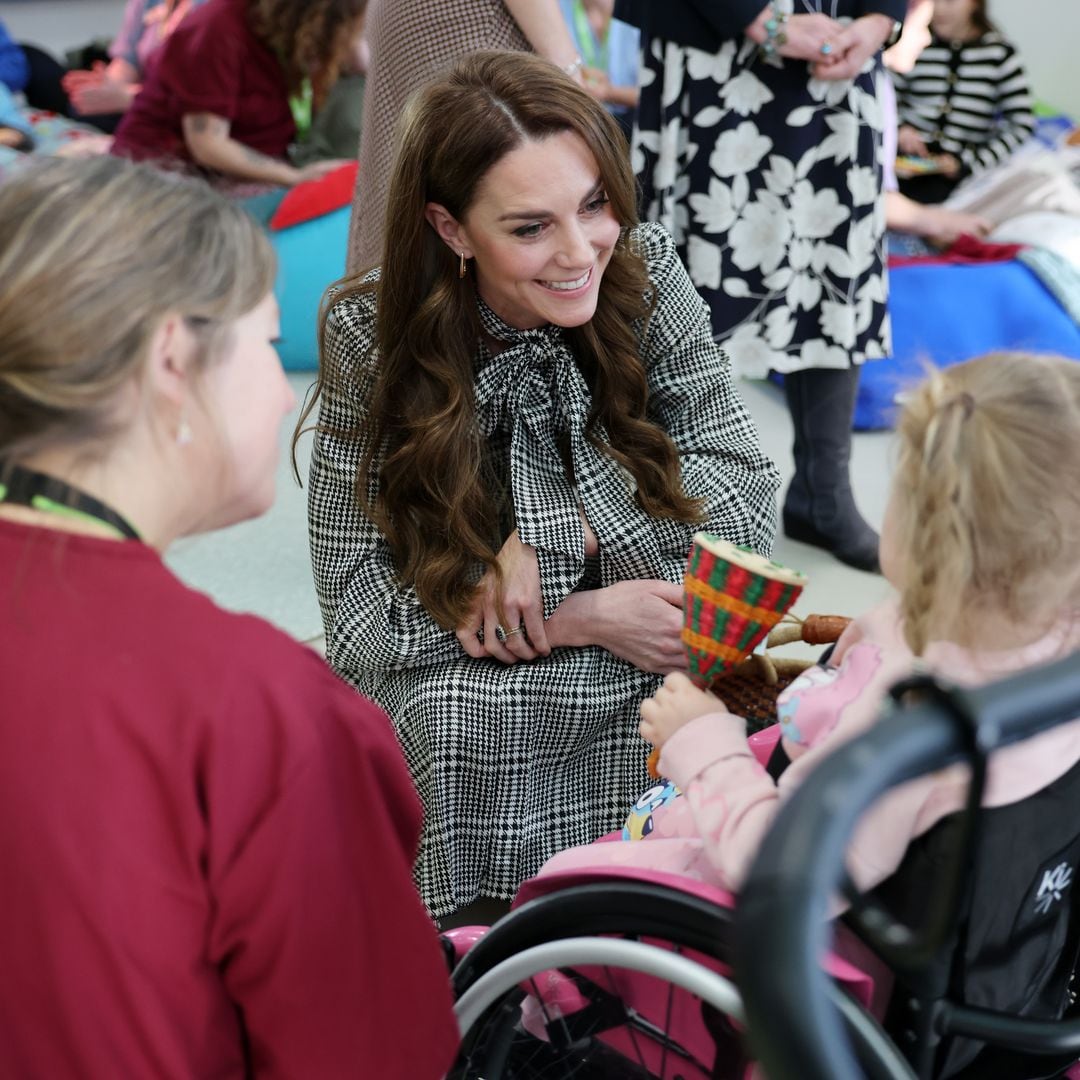 Kate Middleton visitas por Gales