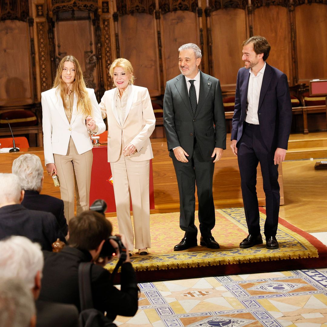 La baronesa Thyssen, acompañada por su hija Carmen, presenta el que será su nuevo museo en Barcelona