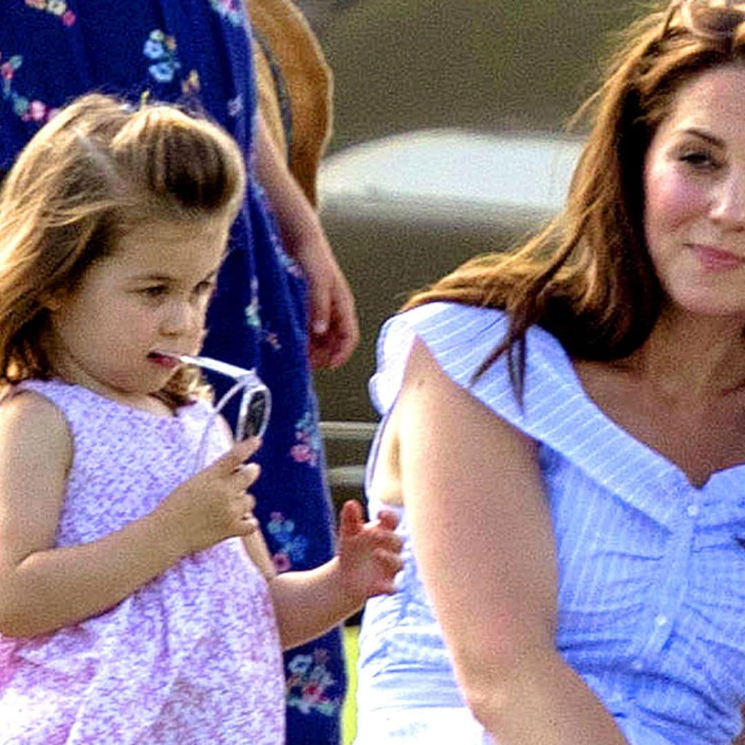 Charlotte de Cambridge entre mariposas, la adorable imagen con mensaje tomada por su madre