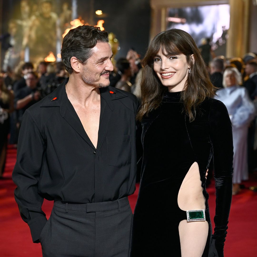 El atrevido vestido de Lux, la hermana de Pedro Pascal, y otros looks impactantes de las invitadas al estreno de 'Gladiator II' en Londres