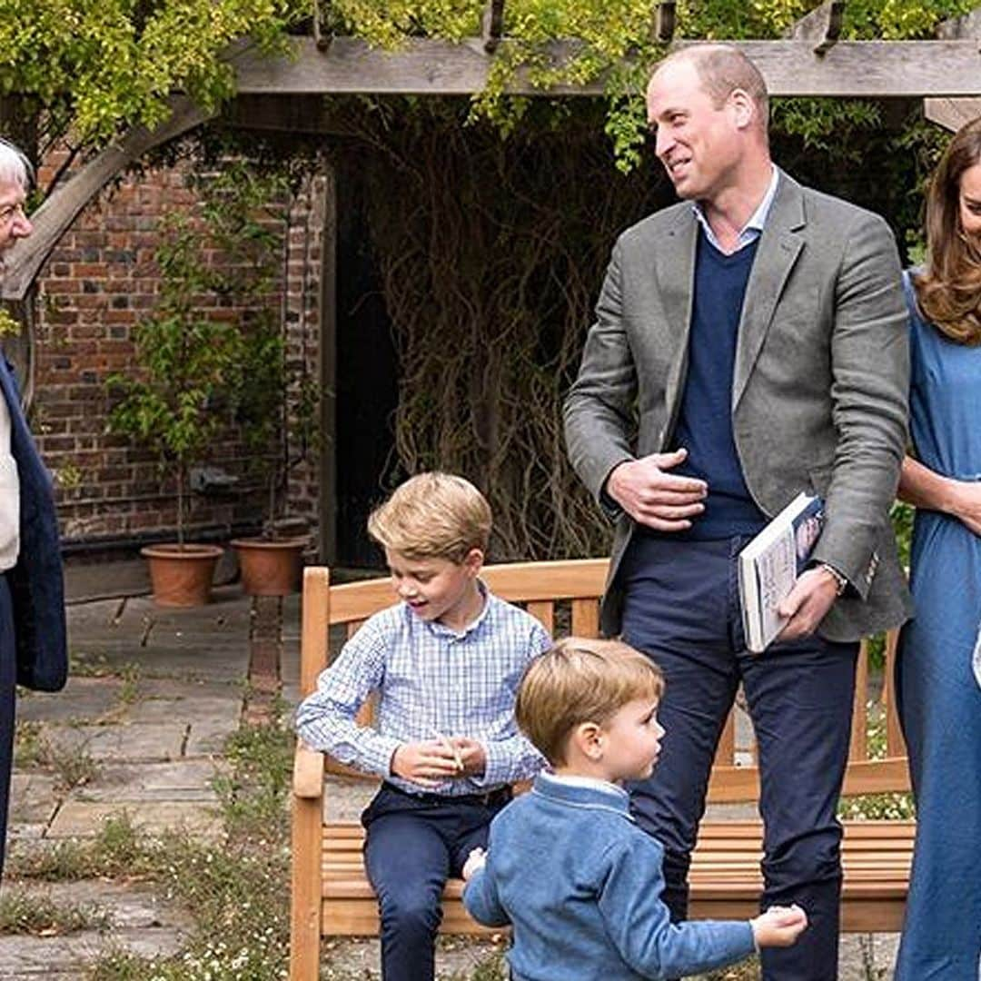 George, Charlotte y Louis de Cambridge conocen a su ídolo en su primer estreno de cine (y alucinan)