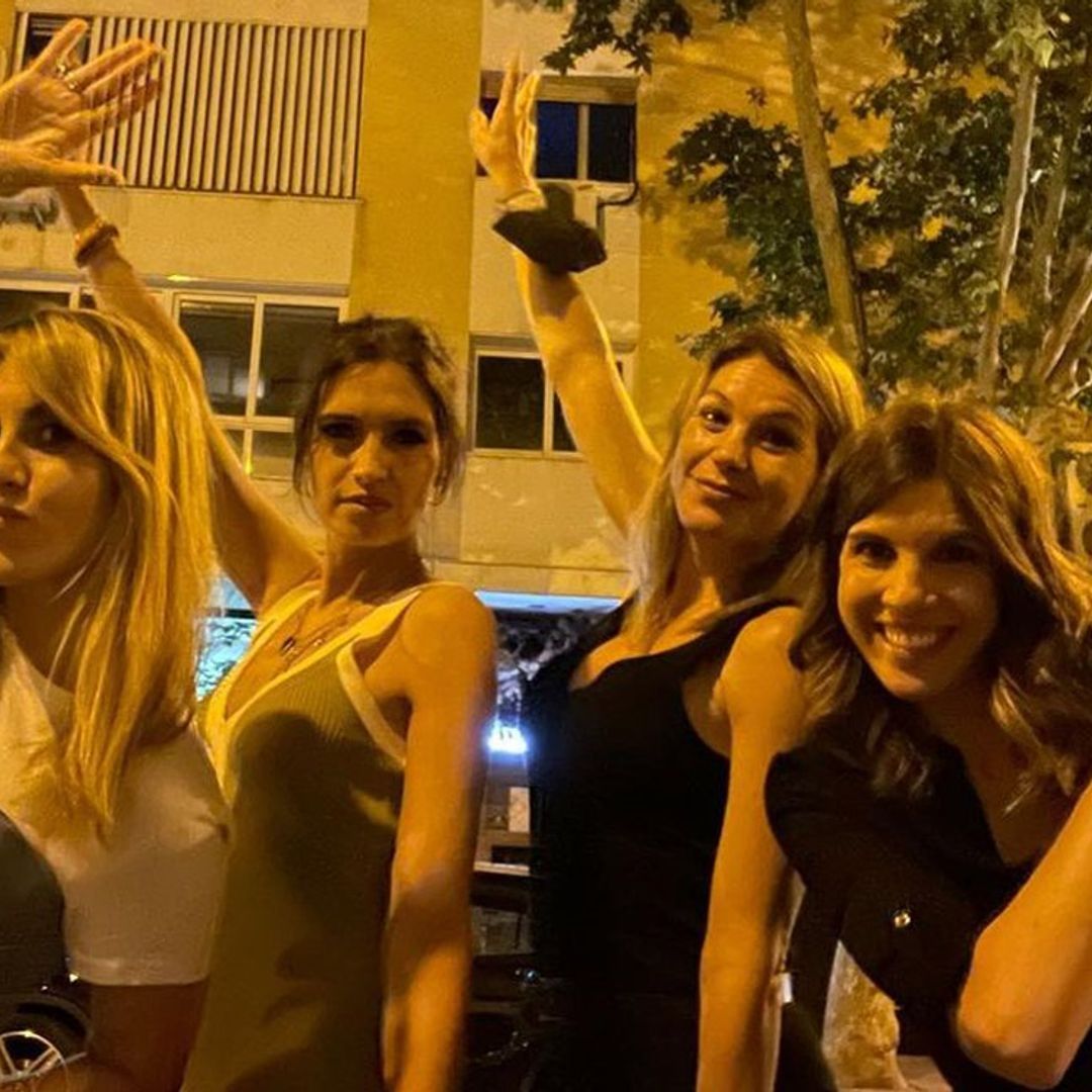 Sara Carbonero disfruta de una noche de 'verano' con sus amigas de laSexta