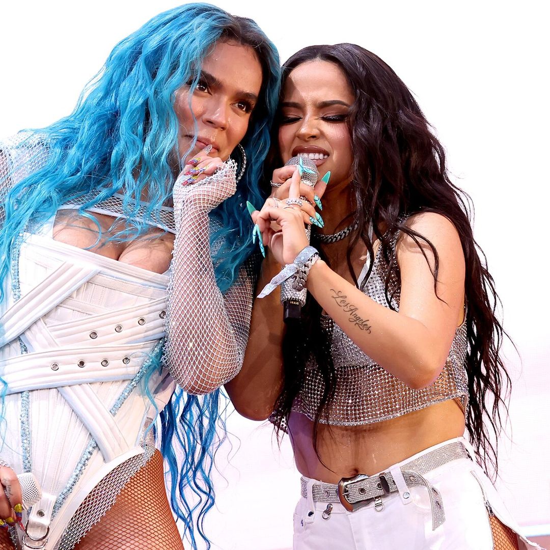 Mamás de Karol G y Becky G se roban el show en Coachella