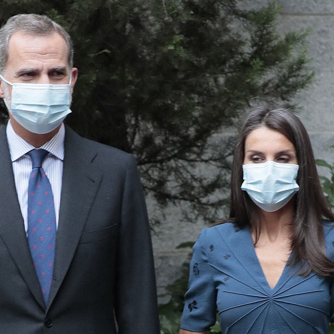 Don Felipe y doña Letizia disfrutan de una tarde entre libros con Miguel Delibes como protagonista