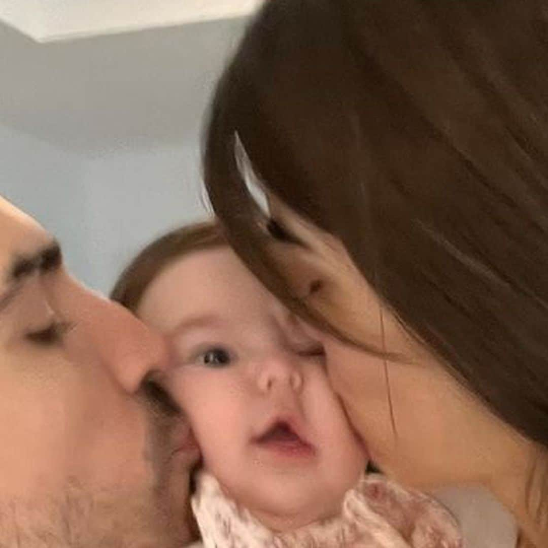 Violeta Mangriñán comparte el vídeo más tierno de su hija balbuceando mientras llama 'papá' por primera vez a Fabio