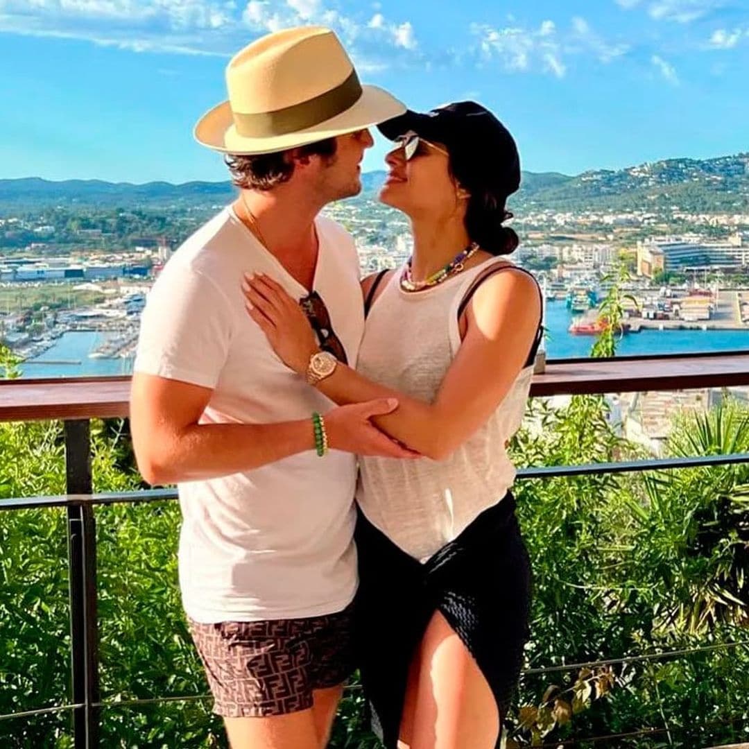 Desde Ibiza, Diego Boneta y Renata Notni presumen su amor