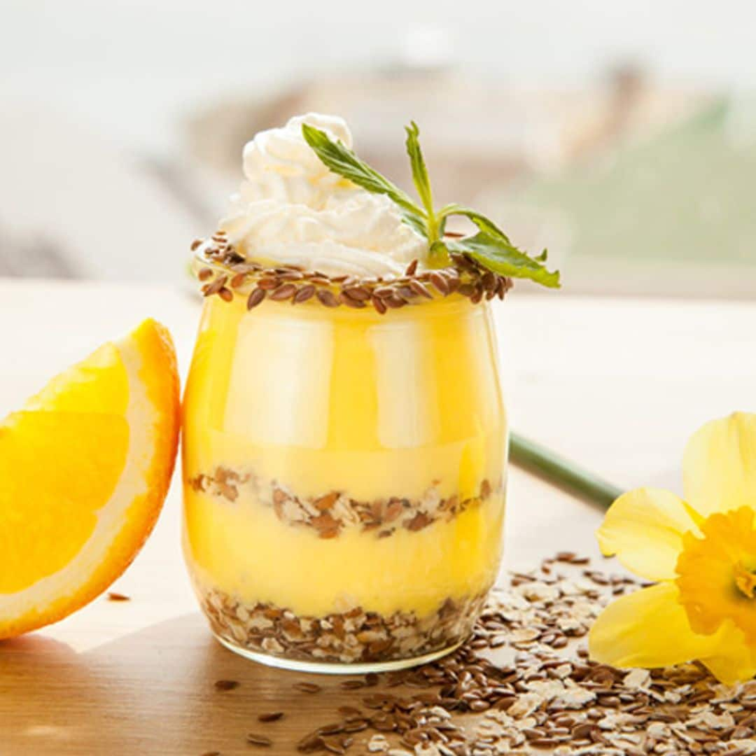 Natillas de avena y naranja con granola y semillas de lino