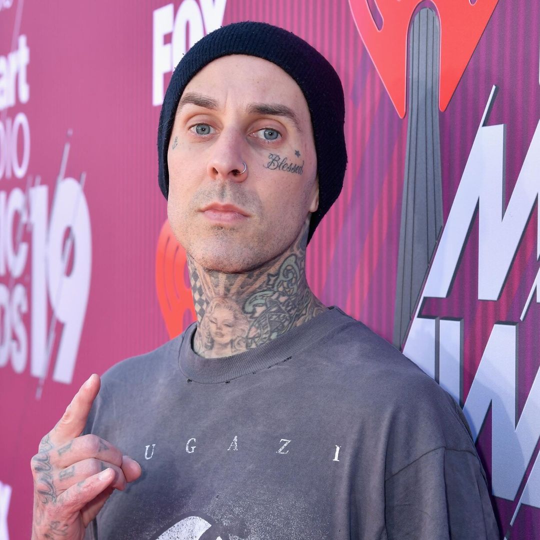 Travis Barker y el accidente aéreo que casi le cuesta la vida