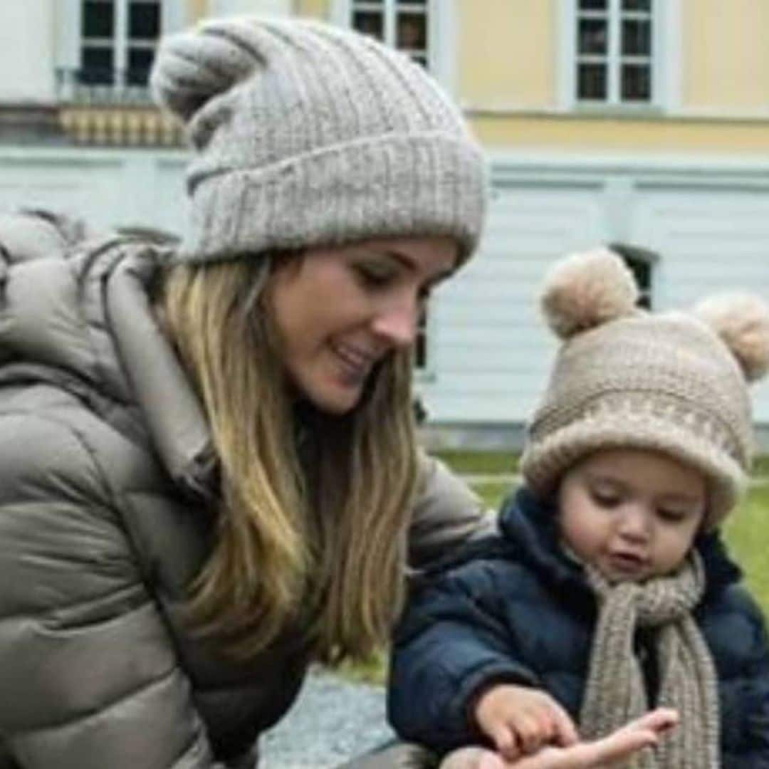 Carlos Baute y Astrid Klisans felicitan a su hija Liene por su cumpleaños, en la nieve ¡y con Olaf!