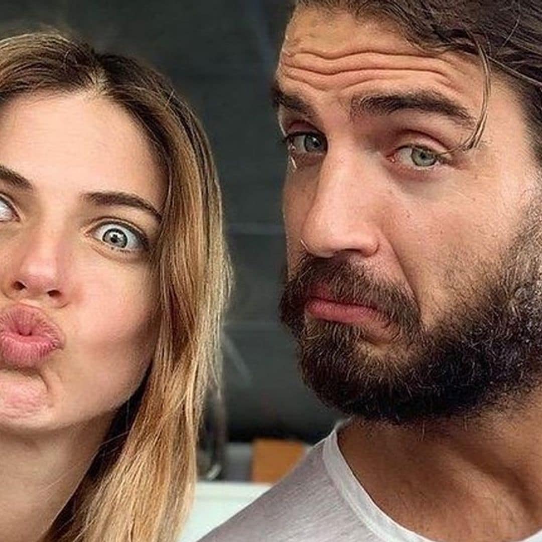 Maxi Iglesias sopla 31 velas junto a Stephanie Cayo y a punto de estrenar la película que los unió