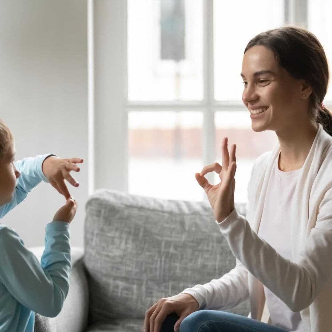 Por qué tu hijo debería aprender la lengua de signos