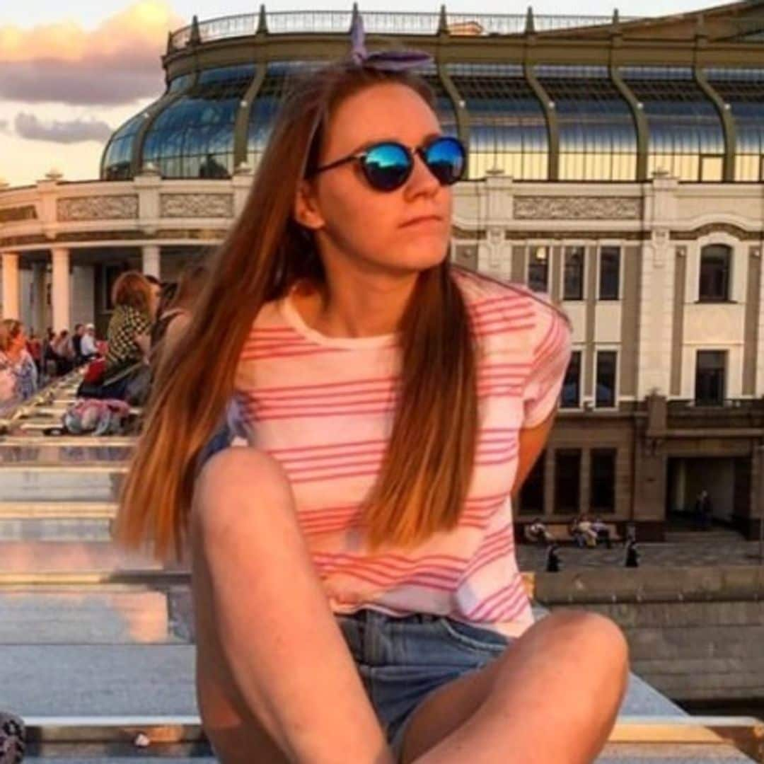 Muere la 'influencer' rusa Arina Glazunova a los 27 años tras caer por las escaleras del metro en Georgia