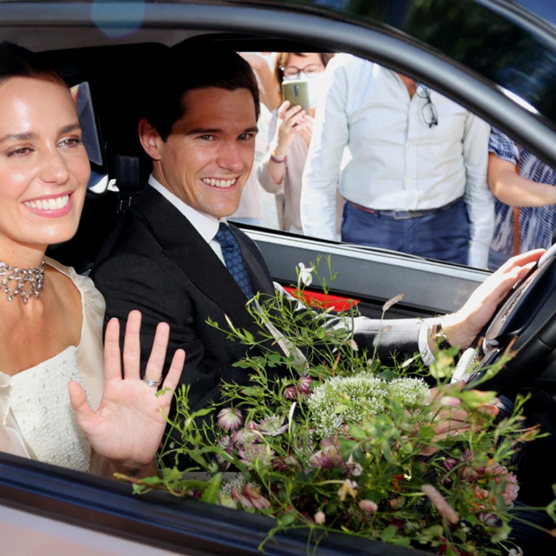 Expectación, un guiño eco y... ¡la fiesta!: todos los detalles de la boda de Claudia Osborne y José Entrecanales