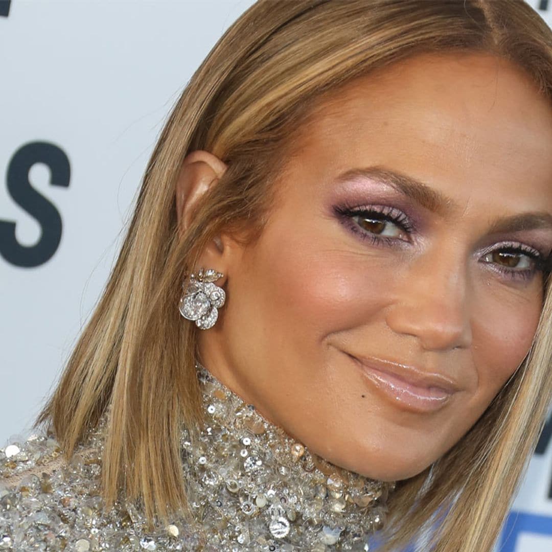 Jennifer Lopez revoluciona las redes con su 'selfie' sin maquillaje y recién levantada