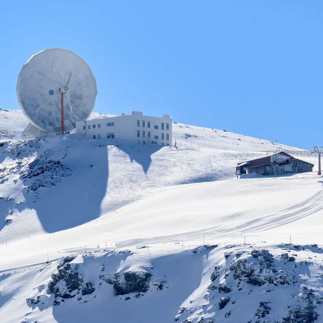 En la cima del Veleta, a unos 2850 metros de altitud, se encuentra el Observatorio de Sierra Nevada.