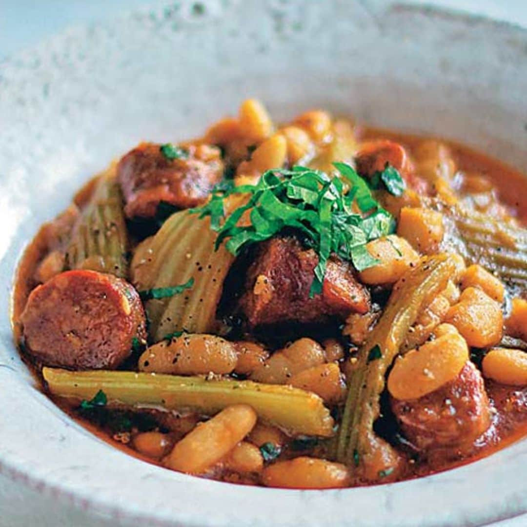 Potaje de alubias, chorizo y apio