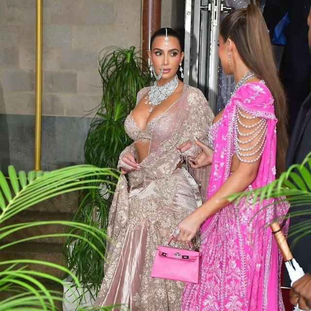 Kim y Khloé Kardashian en el segundo día de boda Ambani