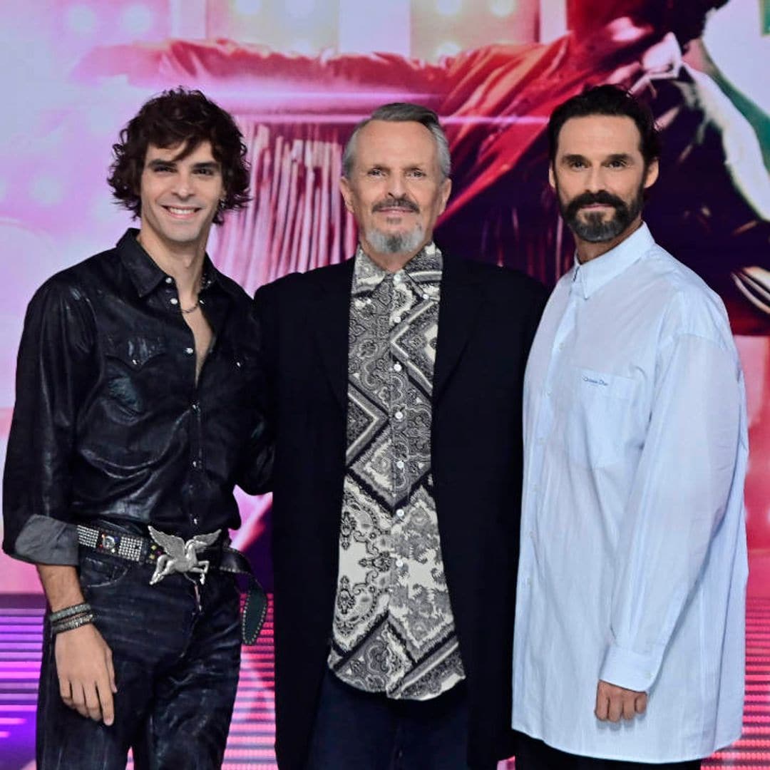 Miguel Bosé presenta 'Bosé', la serie sobre su vida, con los actores que interpretan su pasado y su presente