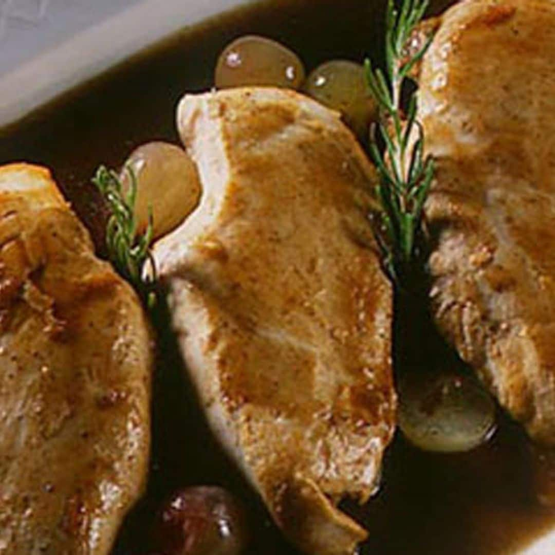 Pechugas de pollo guisadas con uvas y moscatel