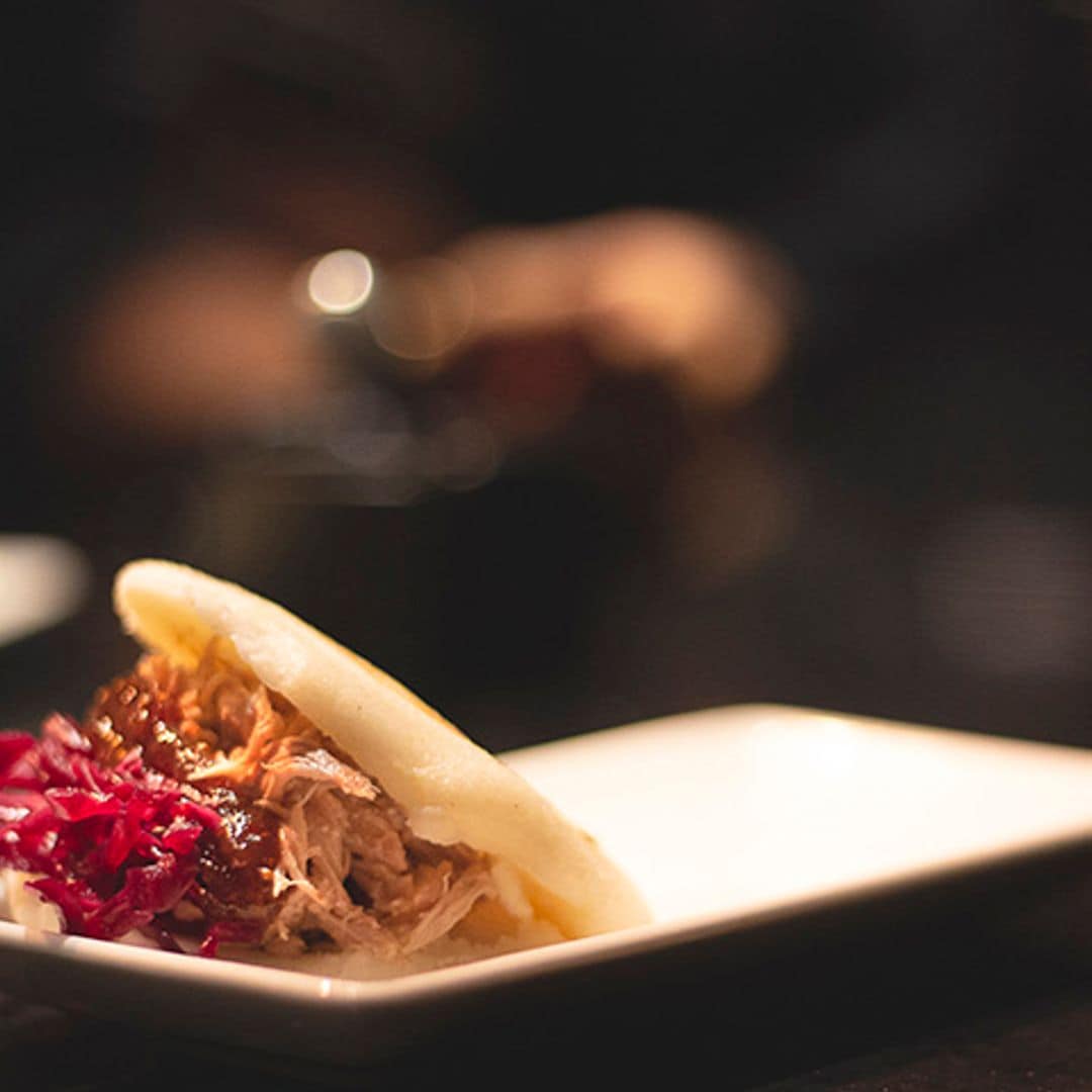 Arepa de cordero lechal con chucrut y mermelada de higos