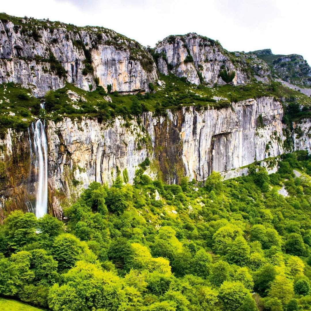 Valle del Asón (Cantabria): cascadas de vértigo y cuevas rupestres