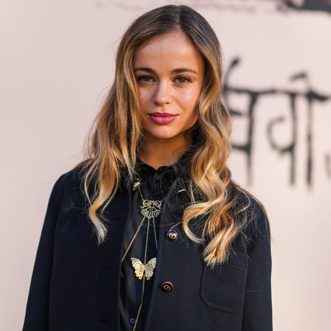 El look cómodo de Amelia Windsor o la solución para los días en que no quieres llevar vaqueros