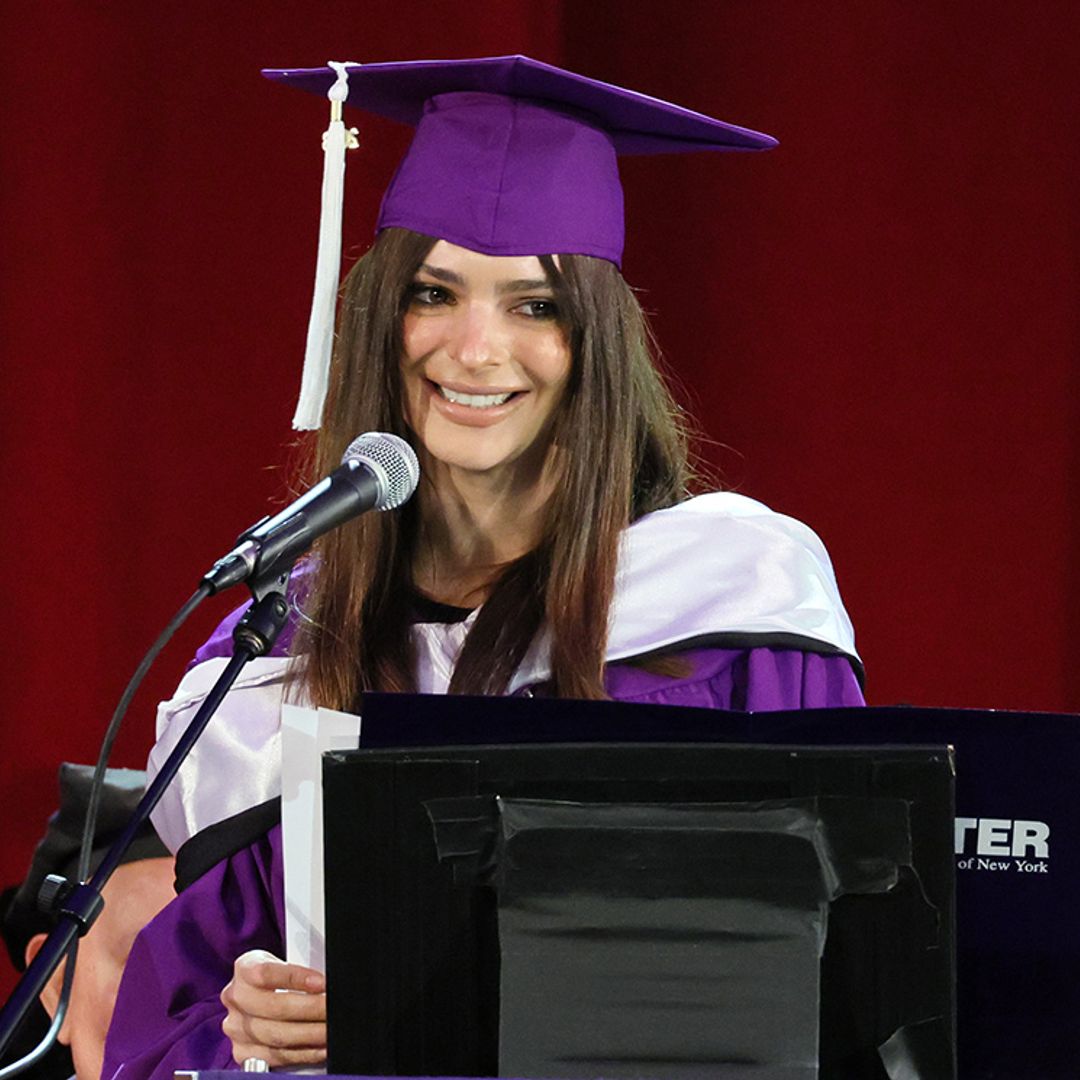 ¿Se ha graduado Emily Ratajkowski? El inspirador discurso que ha recibido cientos de aplausos