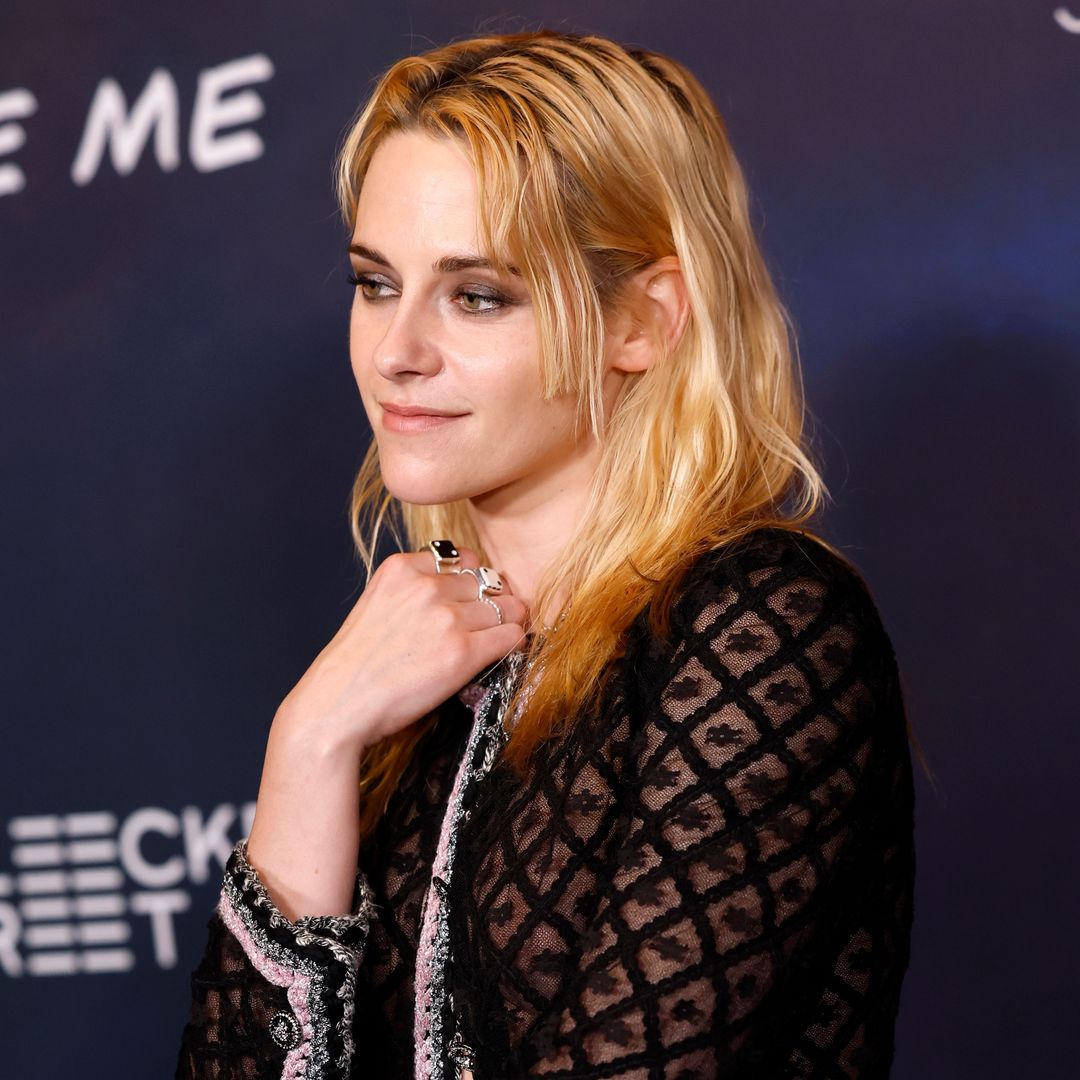 Kristen Stewart sorprende con un look 'naked' en la presentación de su última película