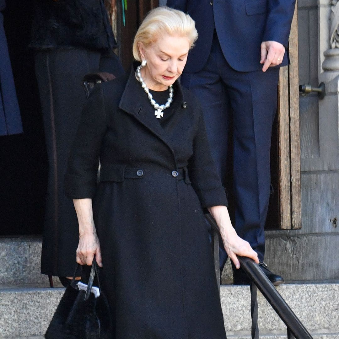 Carolina Herrera, arropada por sus hijas, sus nietos y numerosos amigos en el funeral de su marido, Reinaldo Herrera