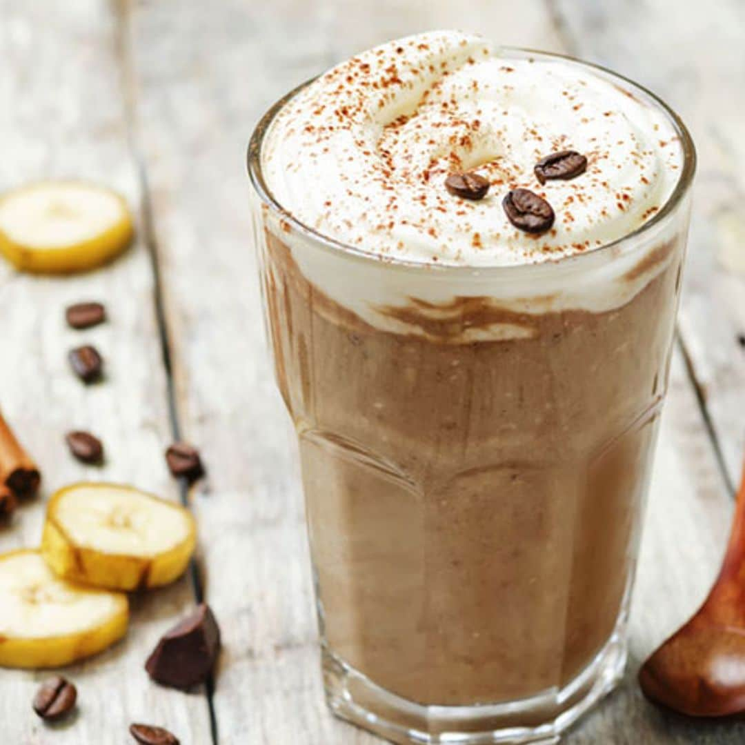 'Smoothie' de café, chocolate y plátano con espuma de coco