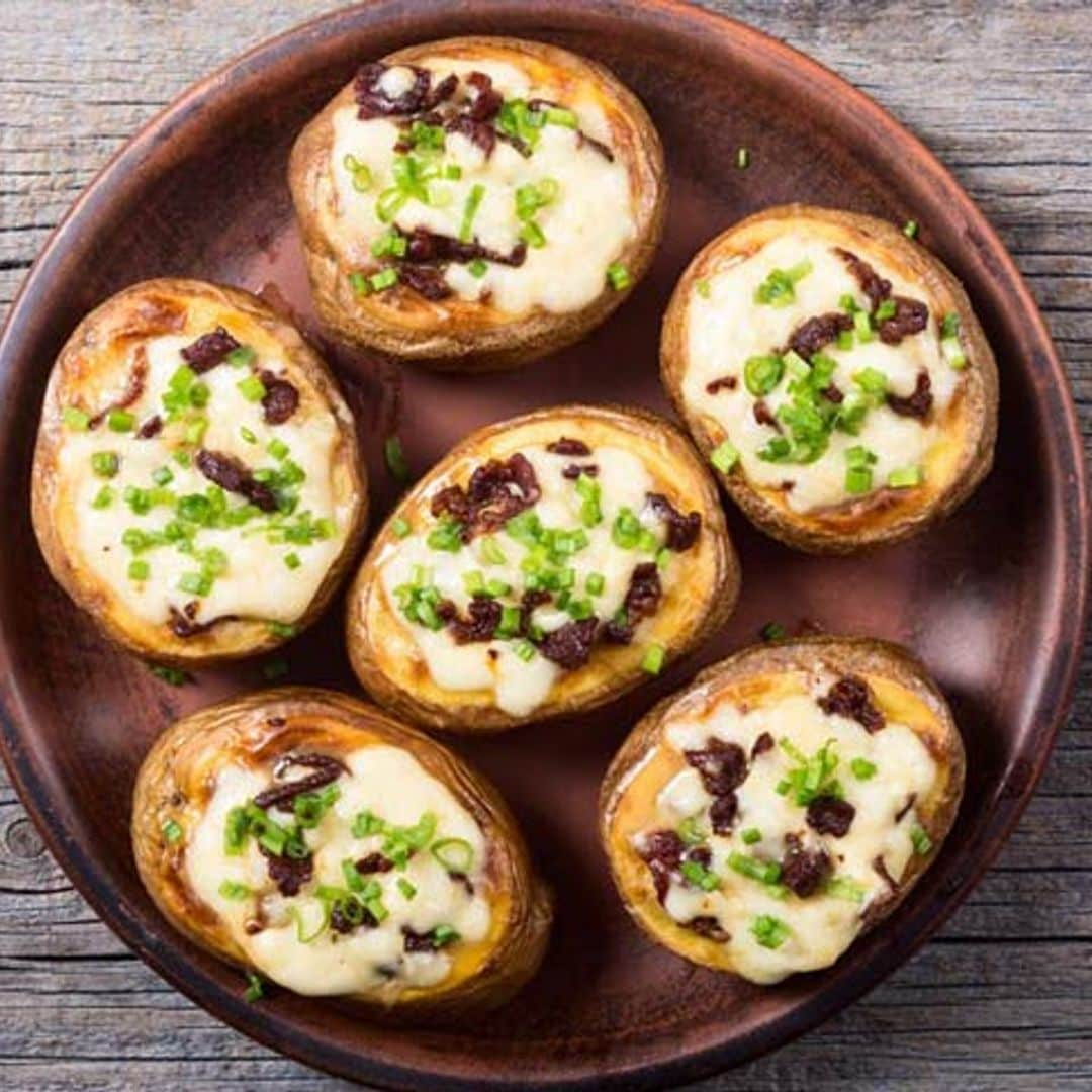 Bocaditos de patata, queso de cabra y mermelada de cebolla