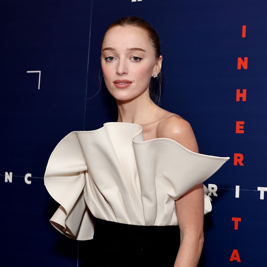 Phoebe Dynevor y su despliegue de ‘glamour’ en Nueva York: 3 looks en 24h