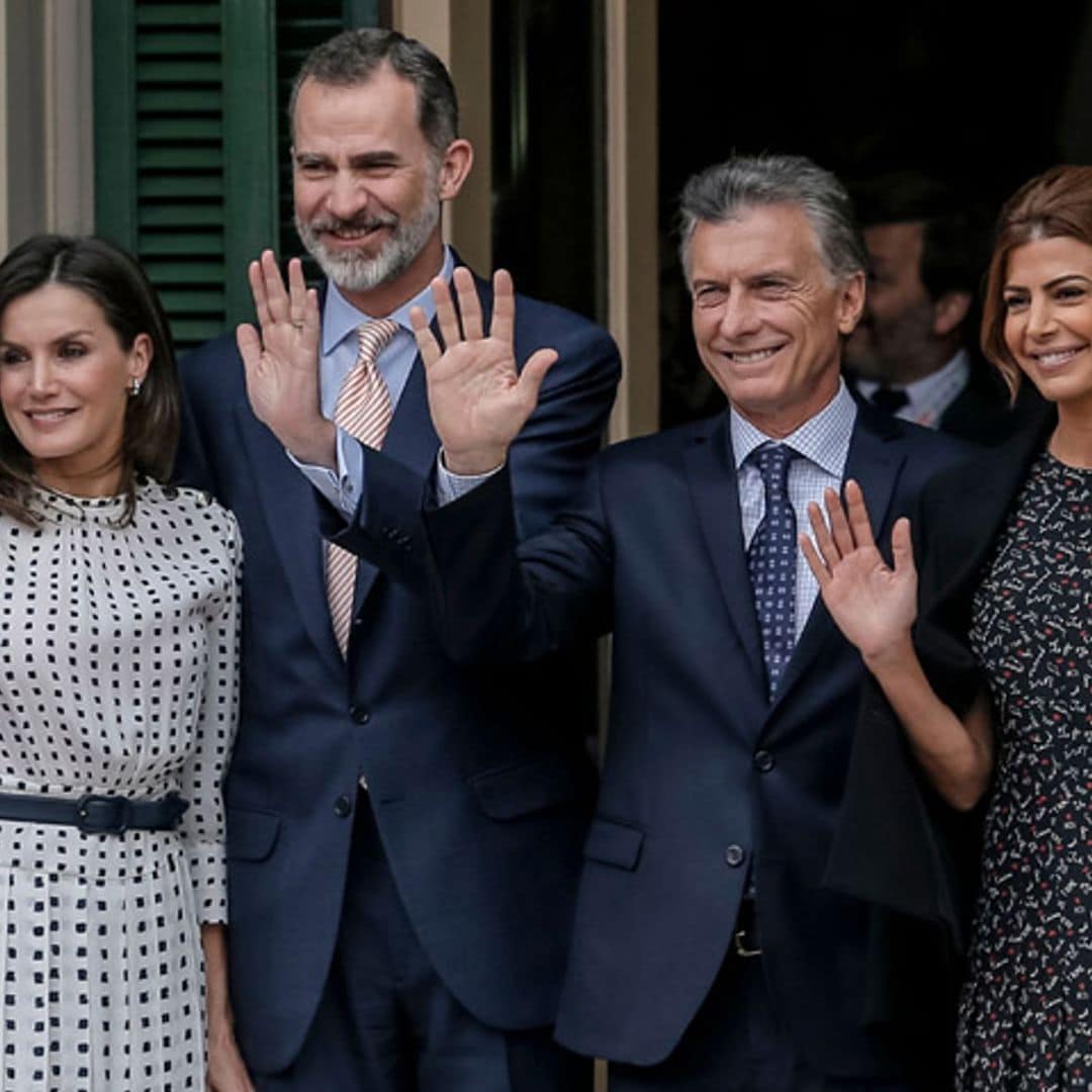 Doña Letizia y Juliana Awada finalizan su maratón de estilo con looks sincronizados