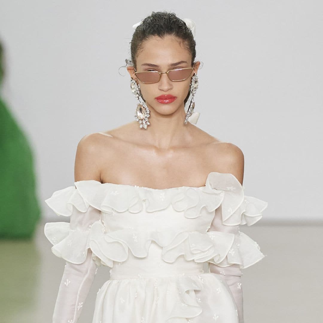 ¿Flores románticas junto a 'crop tops'? La última colección de Giambattista Valli es la mezcla perfecta