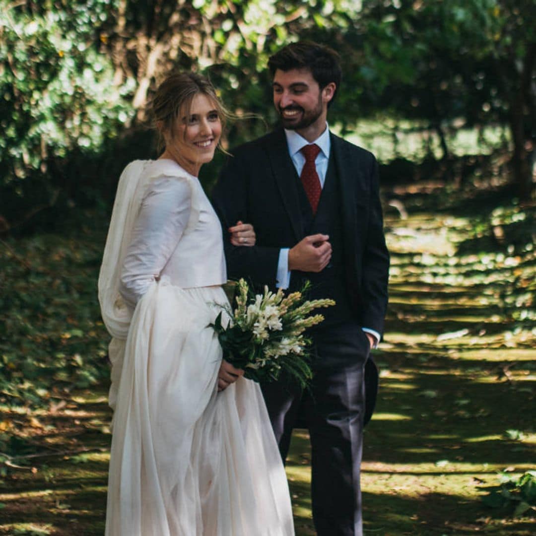 Begoña, la novia que homenajeó a su madre con su vestido y su ramo de nardos en su boda en Oviedo