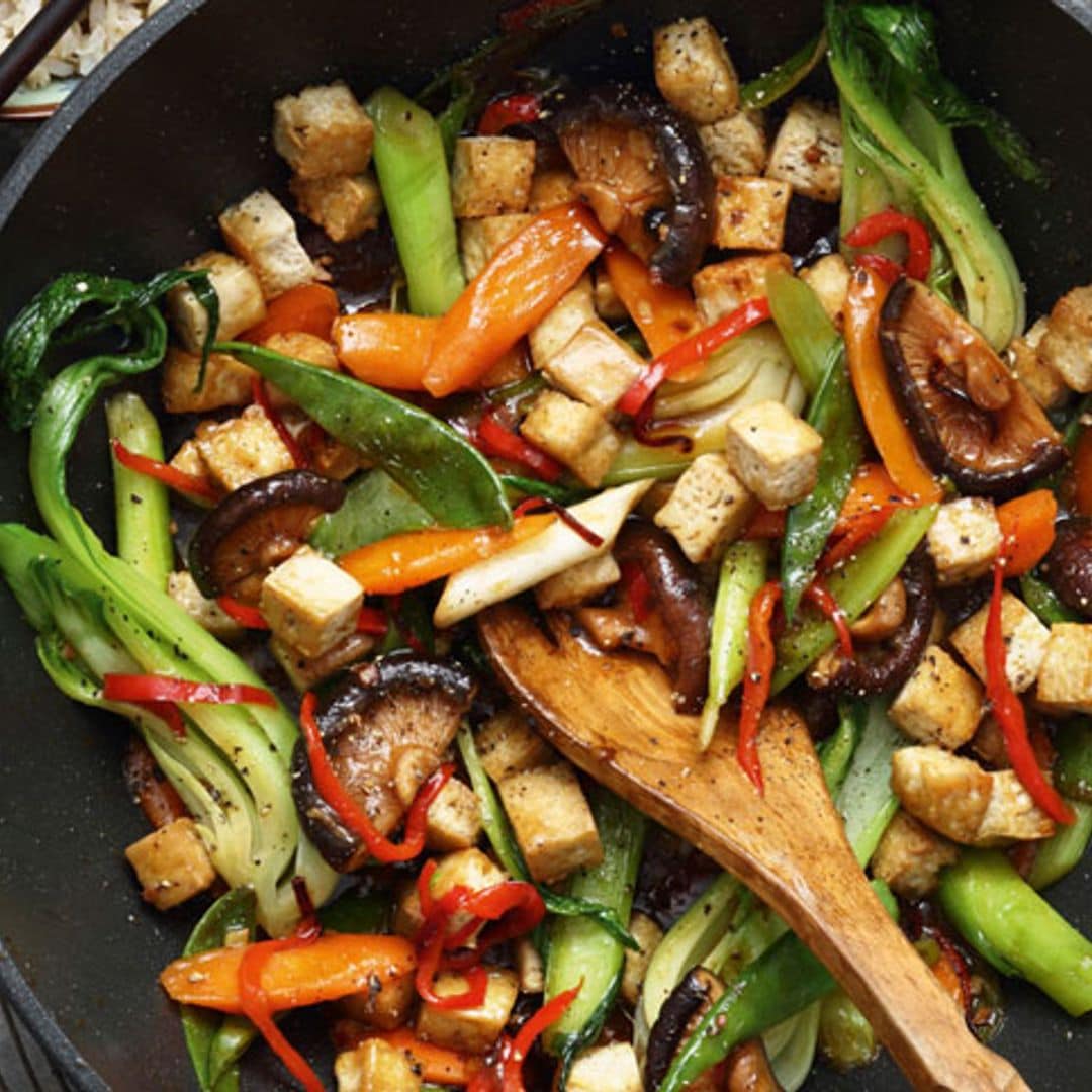 Wok de tofu marinado y vegetales